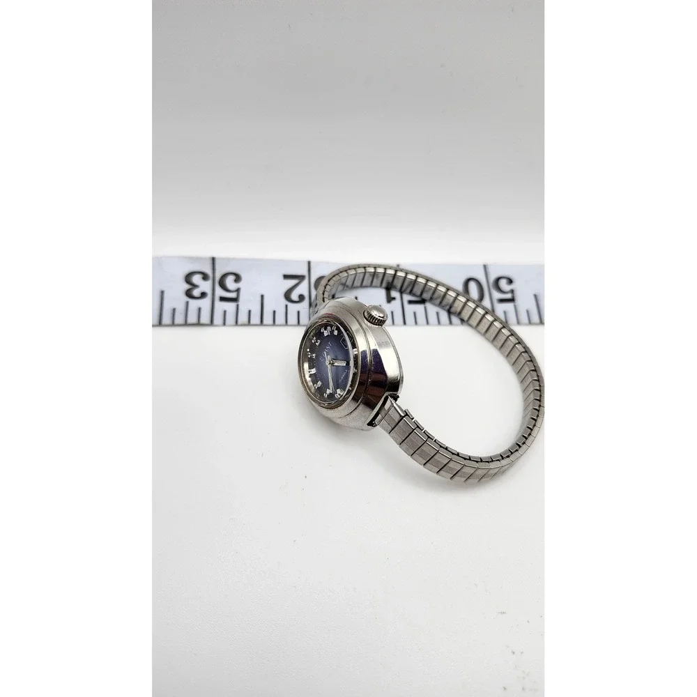 Le Gant‎ QS Manual Wind Watch Womens Water Resistant Silver Tone Blue Dial Date